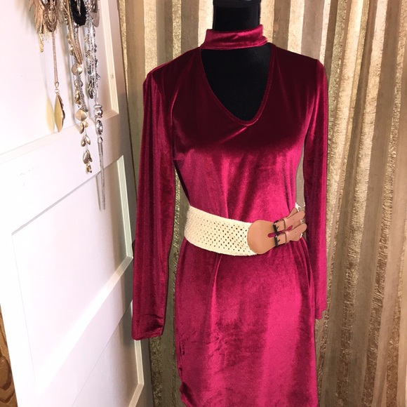 Red velvet cool attitude dress - Picture 3 of 3